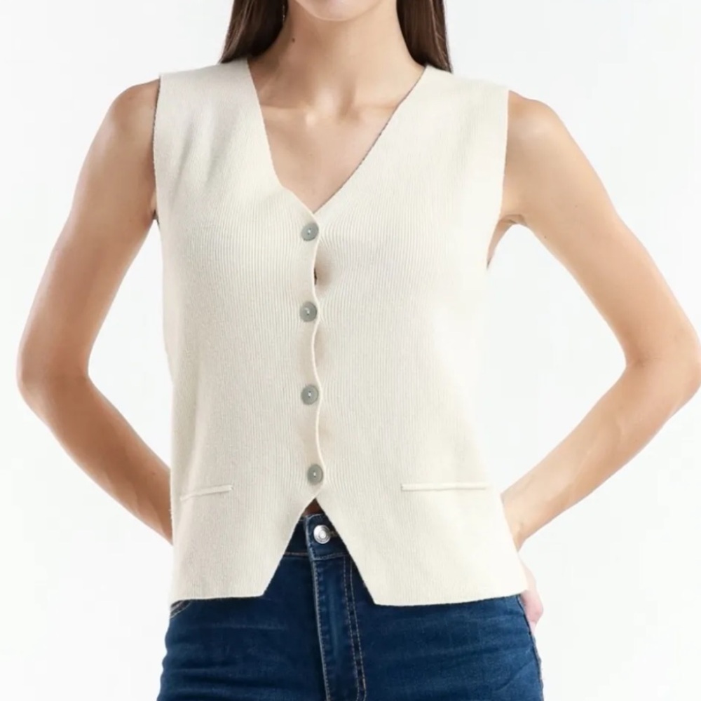 MADE IN ITALY Cream Sleeveless Button-Up Vest